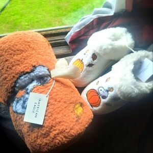 American eagle luxe snoopy peanuts fall slippers and blanket bundle SOLD OUT